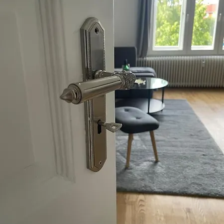 R&m I , Stadtvilla Mit Grossen Balkon, Parkplatz Und Blick Ins Grune