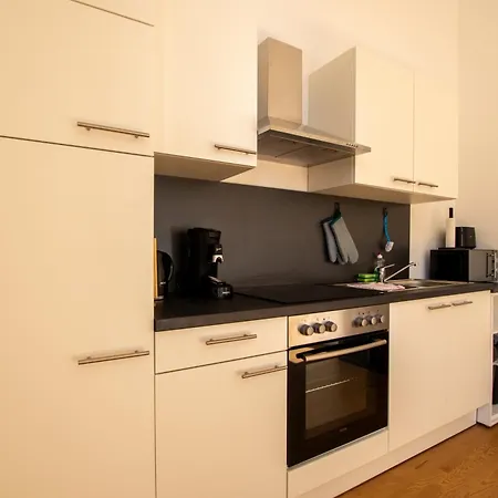 Apartment R&m I , Stadtvilla Mit Grossen Balkon, Parkplatz Und Blick Ins Grune Wilhelmshaven