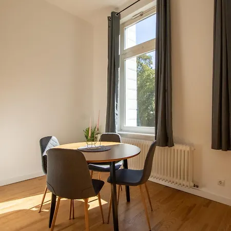 R&m I , Stadtvilla Mit Grossen Balkon, Parkplatz Und Blick Ins Grune * Wilhelmshaven