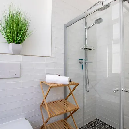 Apartment R&m I , Stadtvilla Mit Grossen Balkon, Parkplatz Und Blick Ins Grune