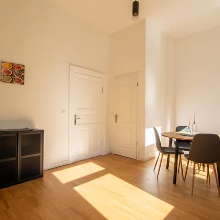 R&m I , Stadtvilla Mit Grossen Balkon, Parkplatz Und Blick Ins Grune *
