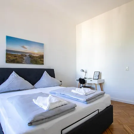 R&m I , Stadtvilla Mit Grossen Balkon, Parkplatz Und Blick Ins Grune