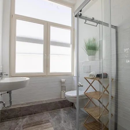 R&m I , Stadtvilla Mit Grossen Balkon, Parkplatz Und Blick Ins Grune *