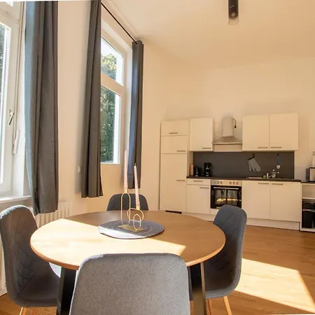 R&m I , Stadtvilla Mit Grossen Balkon, Parkplatz Und Blick Ins Grune Wilhelmshaven