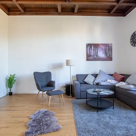 R&m I , Stadtvilla Mit Grossen Balkon, Parkplatz Und Blick Ins Grune Wilhelmshaven