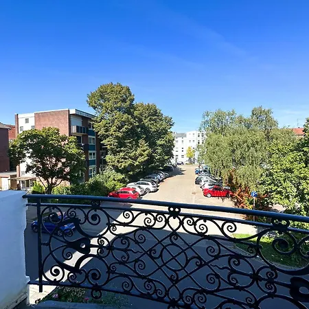 R&m I , Stadtvilla Mit Grossen Balkon, Parkplatz Und Blick Ins Grune Apartment Wilhelmshaven