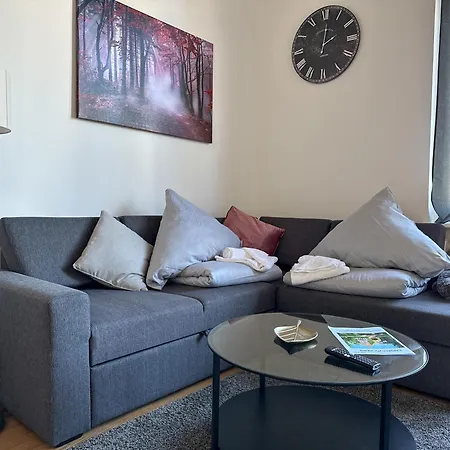 Apartment R&m I , Stadtvilla Mit Grossen Balkon, Parkplatz Und Blick Ins Grune Wilhelmshaven