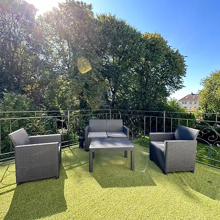 Apartment R&m I , Stadtvilla Mit Grossen Balkon, Parkplatz Und Blick Ins Grune